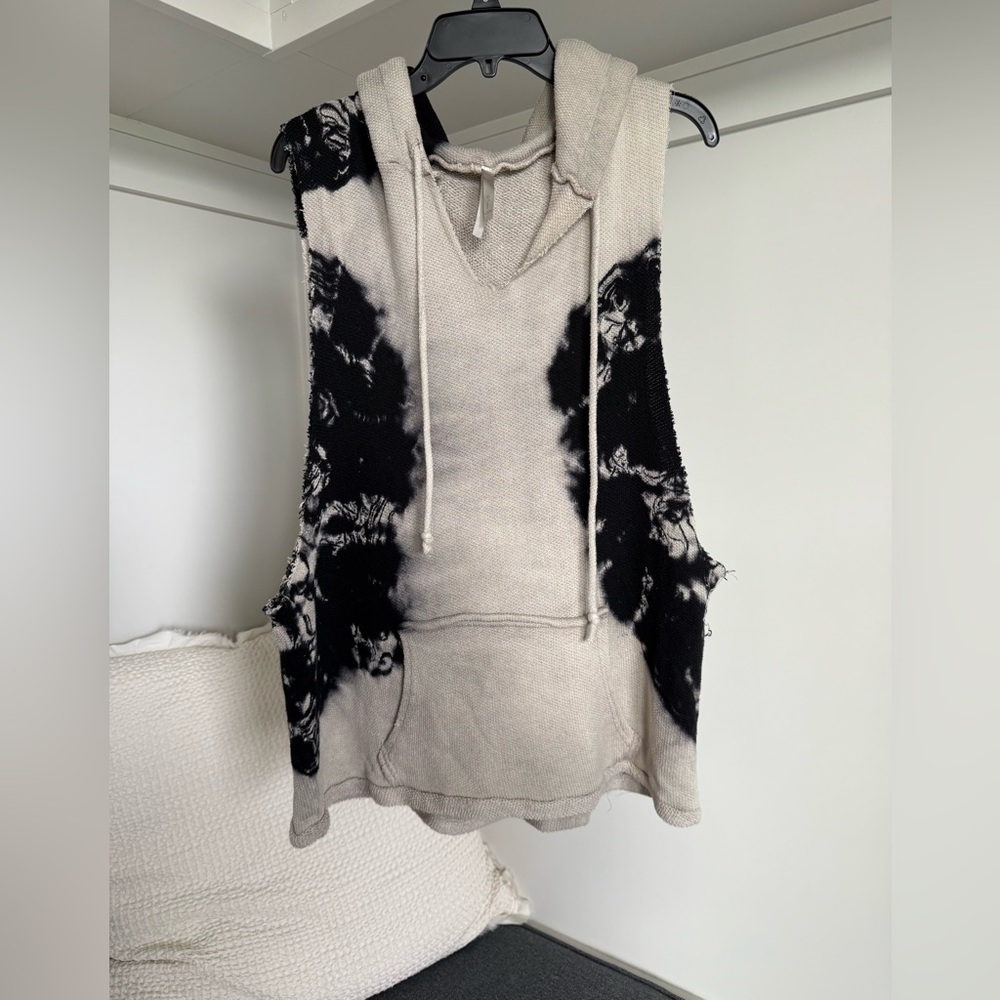 Black and Cream Tie-Dye Sleeveless Hoodie Size Medium/Large